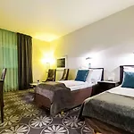 Aurora Hotel