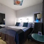Aurora 4*