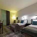 Aurora 4*