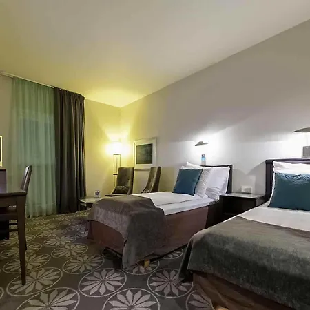 Aurora 4*